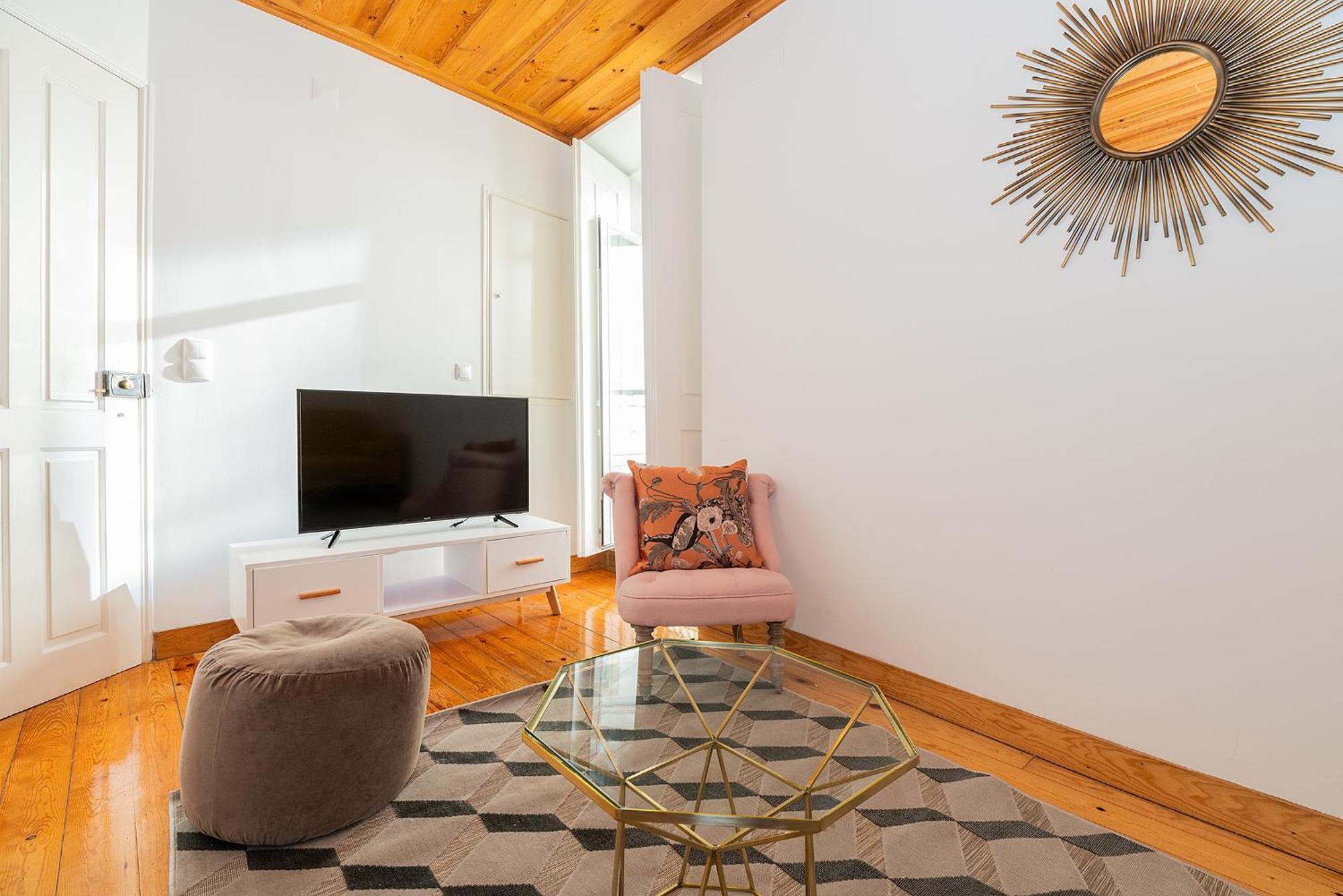 River View 1Bdr Apt In Alfama Close To Tram Lisbon Exterior photo